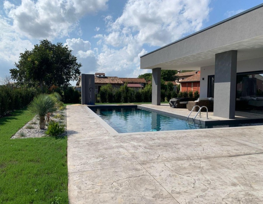 00antiscivolobordopiscina7419RectMediumCrop.jpg
